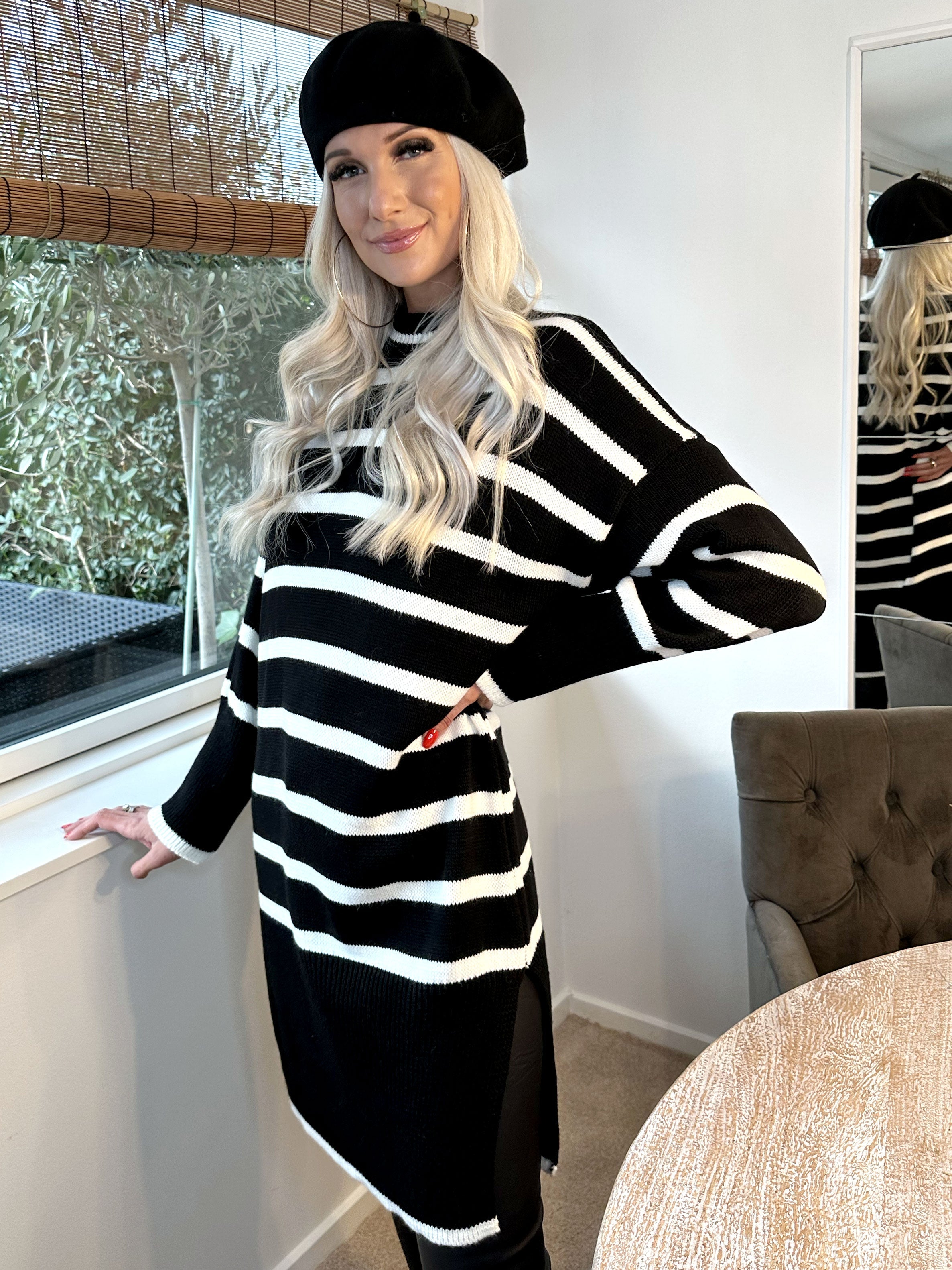 Safiya - Söt stickad klänning med ränder